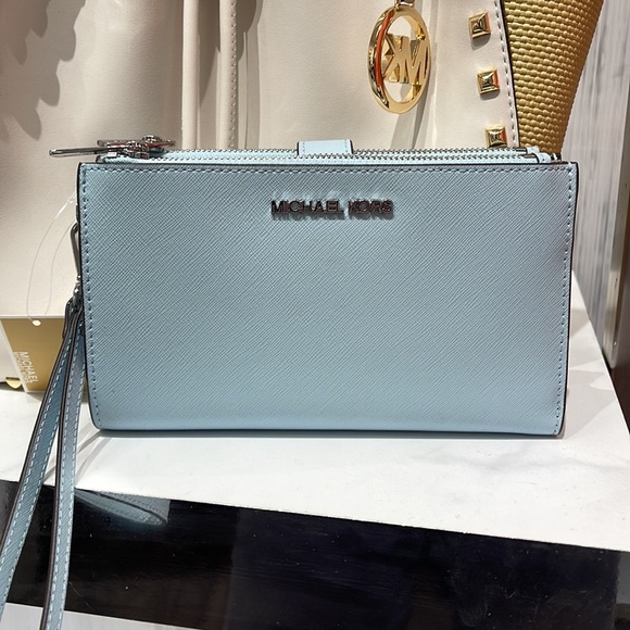 MICHAEL KORS LARGE DOUBLE ZIP WRISTLET WALLET PHONE CASE CLUTCH
Vista Blue - Picture 11 of 16